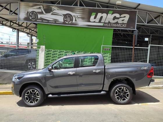 TOYOTA HILUX 2.8 D-4D TURBO DIESEL CD SRX 4X4 AUTOMÁTICO